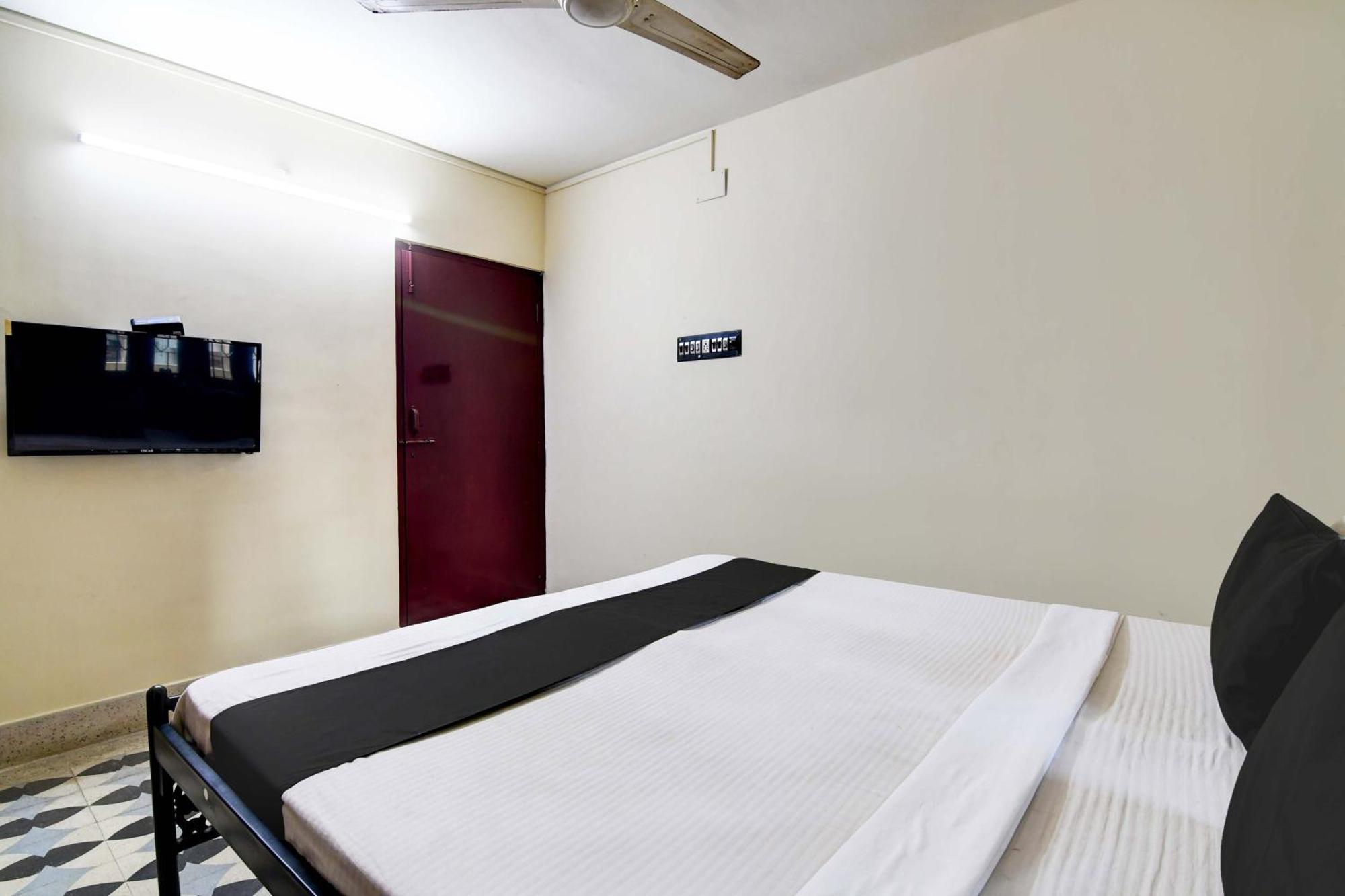 Oyo Simplex Guest House Behala Calcutta Buitenkant foto